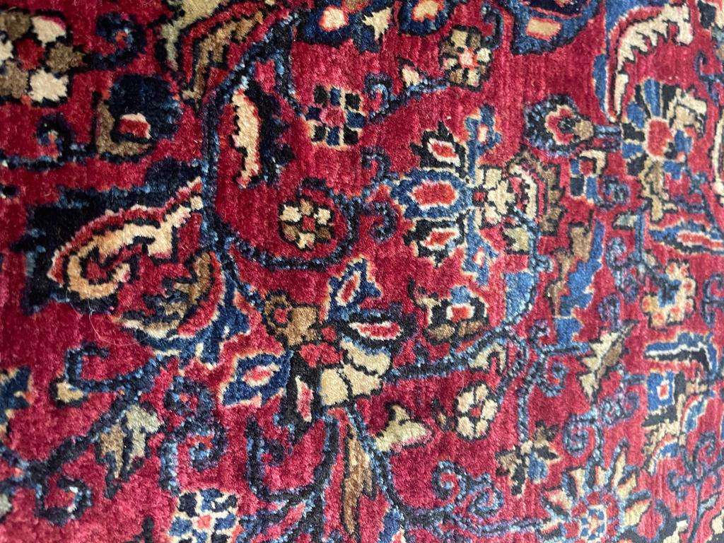 1920's red Sarouk Persian rug close up images